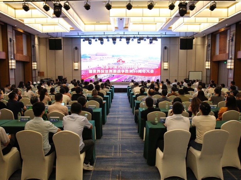 澧水公司组织全体干部职工集中观看阅兵仪式