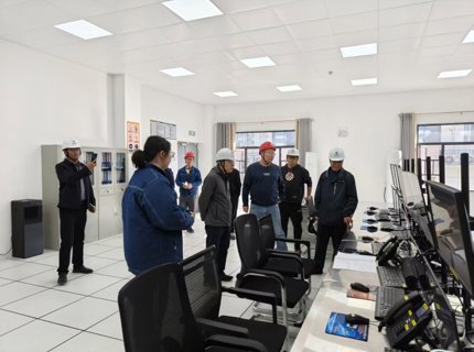 徐磊带队到公司所属风电场检查安全生产工作并慰问坚守一线人员