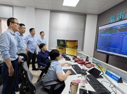 公司领导到皂市水库防汛一线带班值守